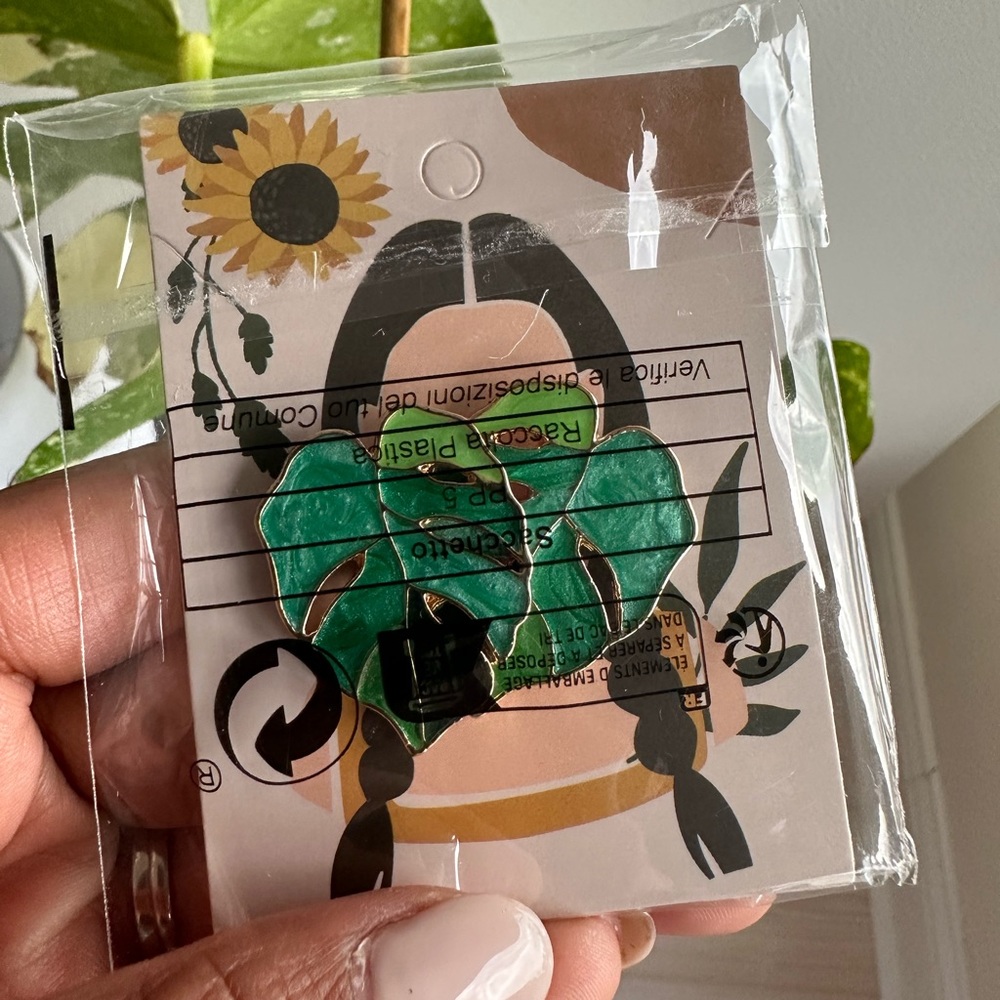 Monstera earrings